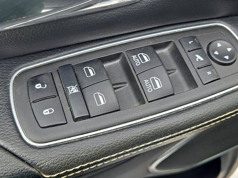 Used 2023 RAM 1500 Laramie image 12