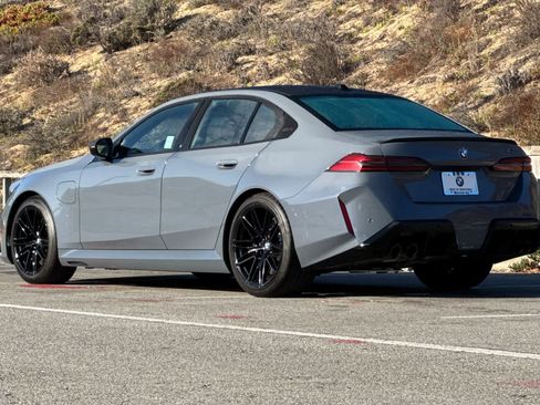 Used 2025 BMW M5 w/ Carbon Package image 7