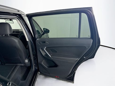Used 2020 Volkswagen Tiguan SE FWD image 28