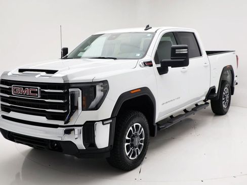 Used 2024 GMC Sierra 2500 SLE image 2
