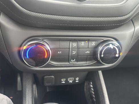 Used 2023 Chevrolet TrailBlazer LS image 34