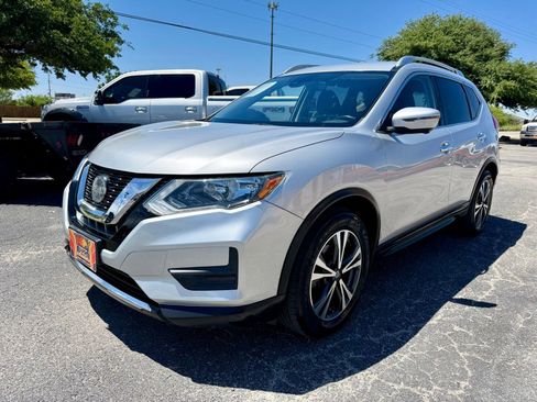 Used 2020 Nissan Rogue SV w/ Premium Package FWD image 7