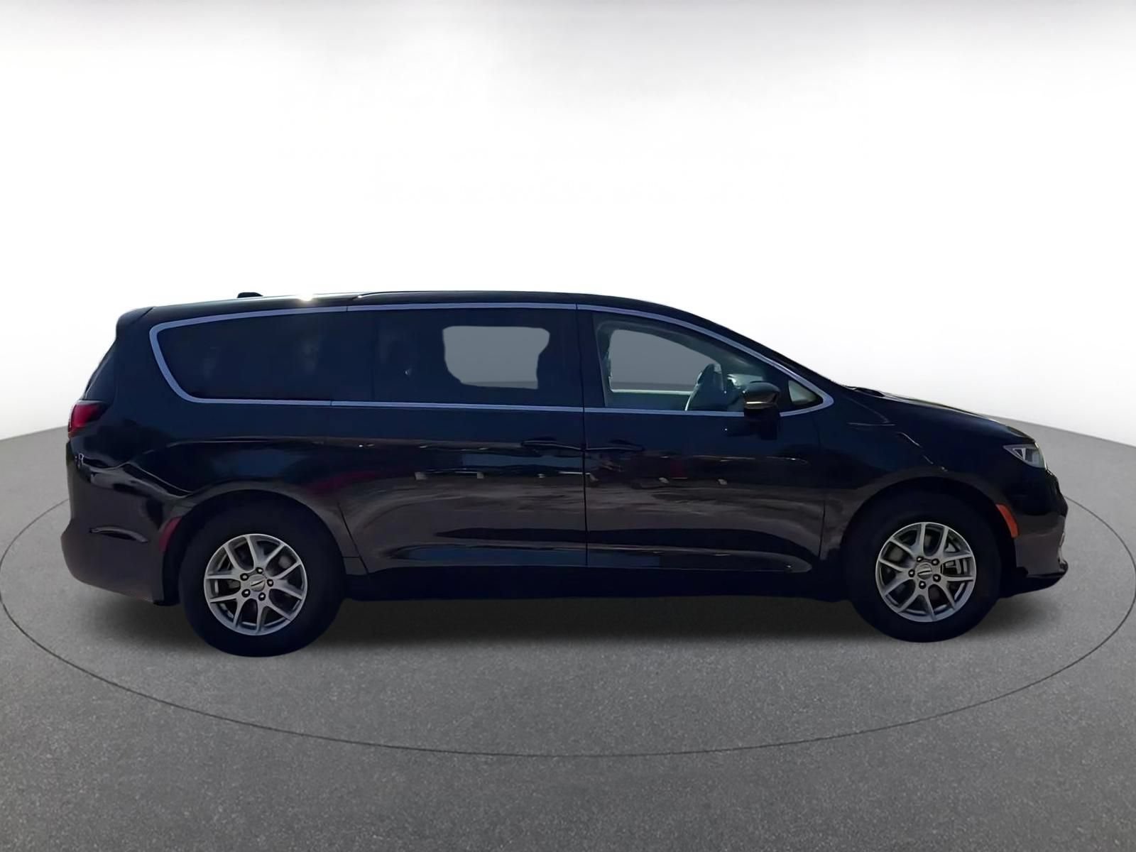 Used 2024 Chrysler Pacifica Touring-L FWD image 15