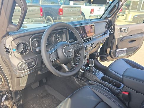 New 2025 Jeep Wrangler Unlimited Rubicon 4xe w/ Technology Group image 15