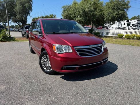 Used 2013 Chrysler Town & Country Touring-L w/ Entertainment Group #2 FWD image 39