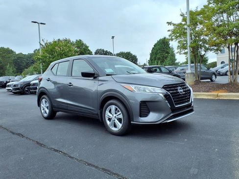 New 2025 Nissan Kicks Play S image 1