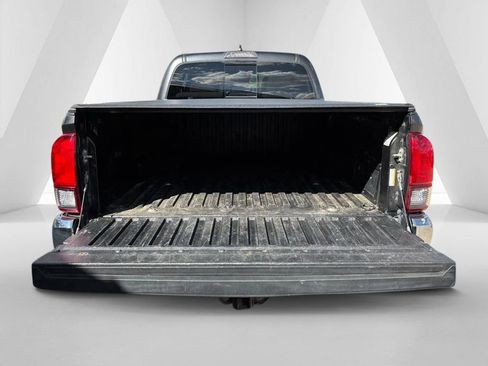 Used 2020 Toyota Tacoma SR5 AWD/4WD image 35