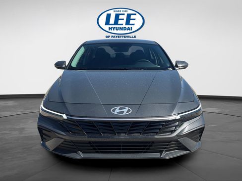 New 2026 Hyundai Elantra SE image 2