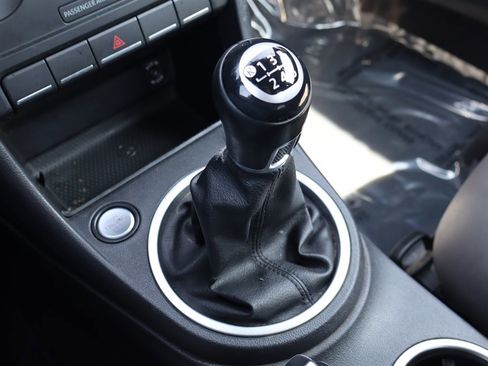 Used 2013 Volkswagen Beetle TDI image 22