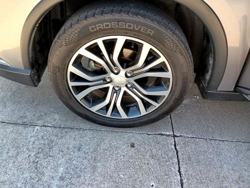 Used 2018 Mitsubishi Outlander ES image 36