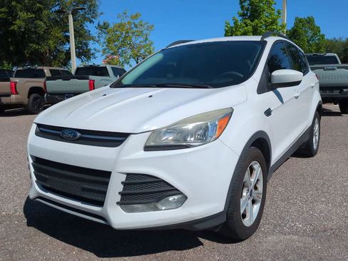 Used 2016 Ford Escape SE w/ Equipment Group 201A FWD image 2