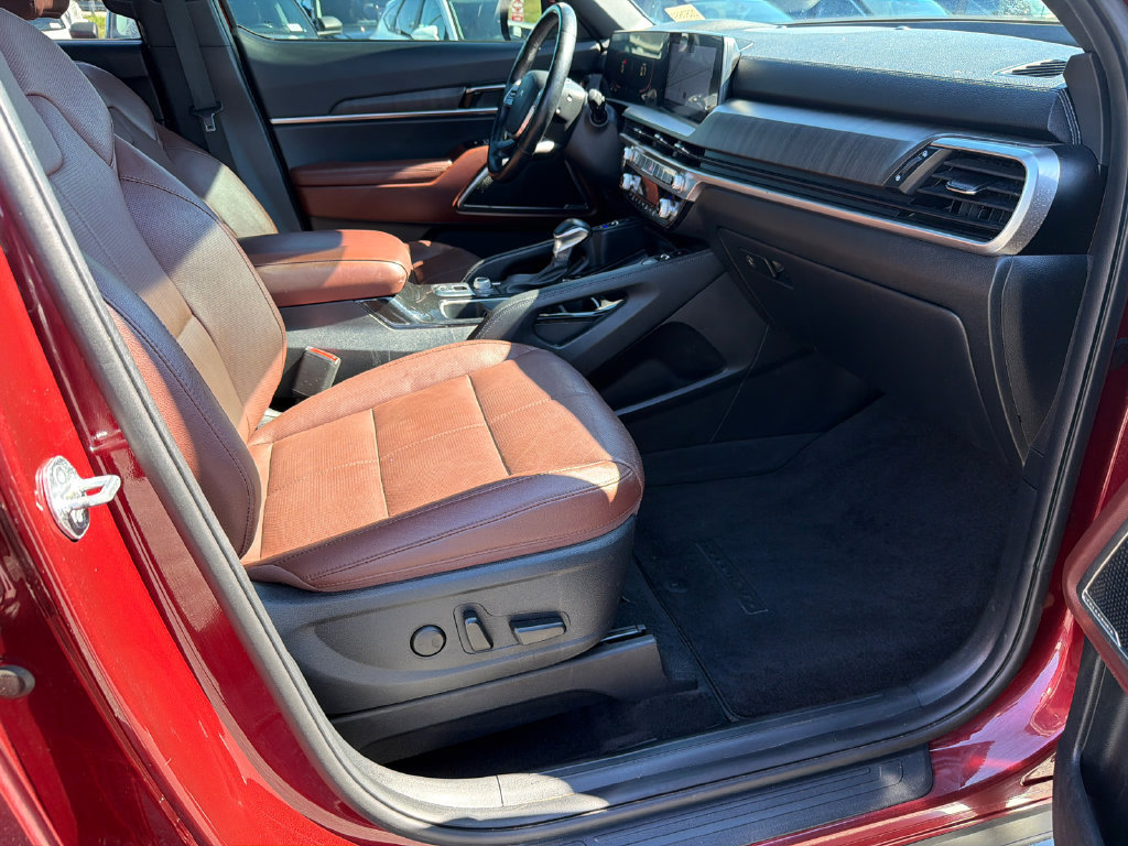 Used 2024 Kia Telluride EX w/ EX Captain's Chair Package AWD/4WD image 13