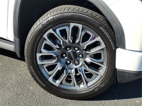 Used 2024 GMC Sierra 1500 Denali Ultimate image 9