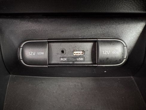 Used 2017 Kia Soul + FWD image 21