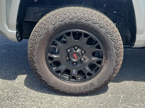 Used 2026 Toyota Tacoma SR5 AWD/4WD image 9
