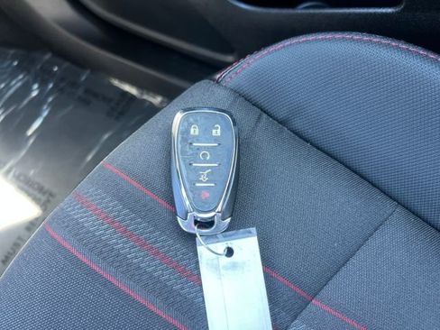 Used 2023 Chevrolet Equinox RS FWD image 28