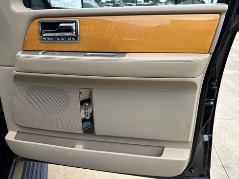 Used 2010 Lincoln Navigator 2WD image 15