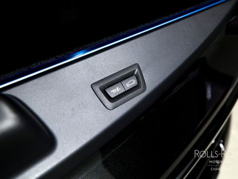 Used 2026 Rolls-Royce Cullinan AWD/4WD image 24