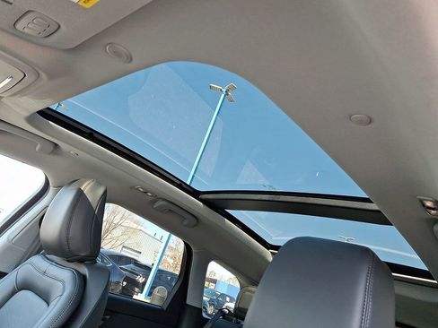 Used 2022 Lincoln Corsair AWD w/ Premium Package image 16