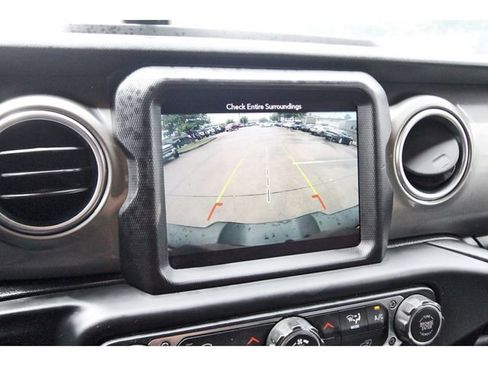 Used 2019 Jeep Wrangler Unlimited Sahara w/ Uconnect 4C Nav & Sound Group AWD/4WD image 23