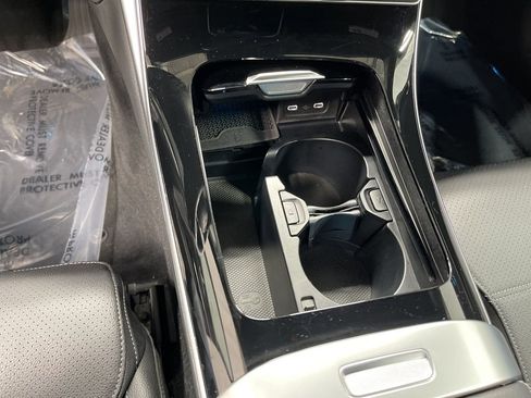 Used 2025 Mercedes-Benz C 300 4MATIC Sedan image 15