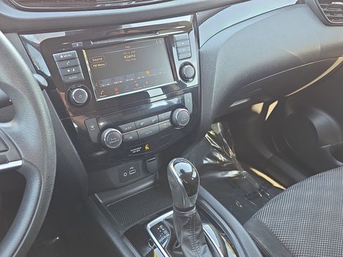 Used 2020 Nissan Rogue Sport SV image 19