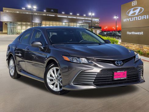 Used 2024 Toyota Camry LE image 3