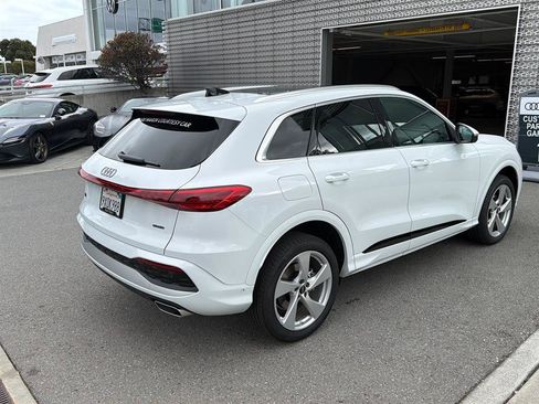 Used 2025 Audi Q5 Premium w/ Premium Plus AWD/4WD image 6
