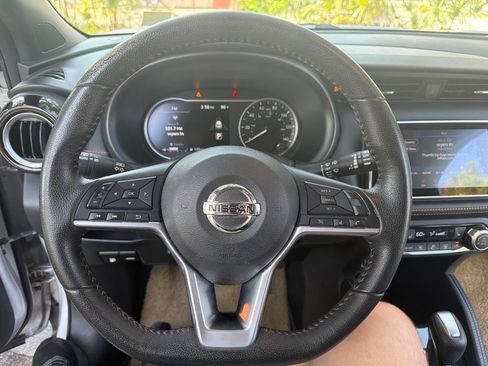 Used 2019 Nissan Kicks SR w/ SR Premium Package FWD image 5