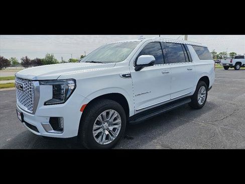 Used 2022 GMC Yukon XL Denali image 7