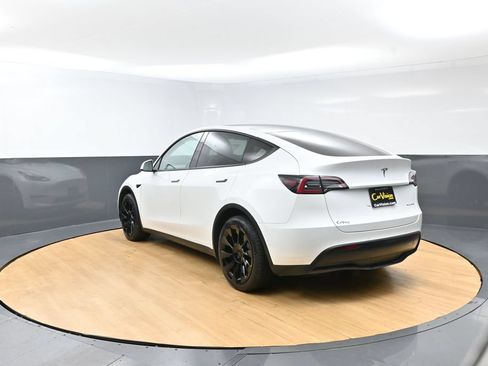 Used 2022 Tesla Model Y Long Range AWD/4WD image 5