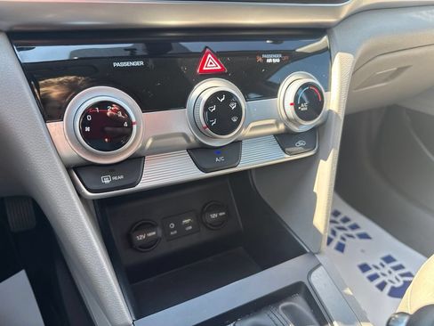 Used 2019 Hyundai Elantra SEL FWD image 19