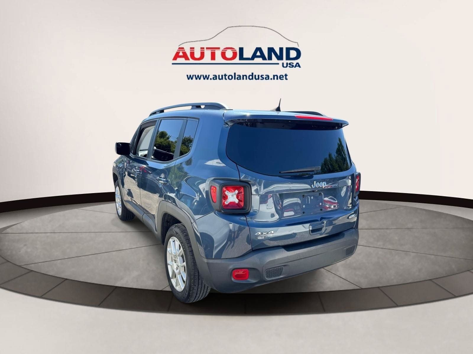 Used 2020 Jeep Renegade Latitude w/ UConnect 8.4 Nav Group AWD/4WD image 4