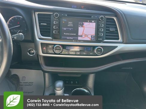 Used 2019 Toyota Highlander XLE AWD/4WD image 11