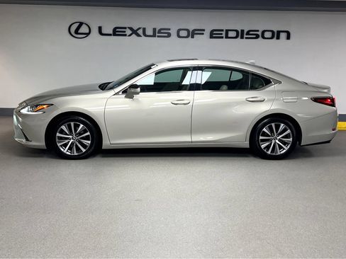 Used 2020 Lexus ES 350 w/ Premium Package FWD image 4