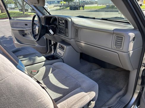 Used 2000 Chevrolet Silverado 2500 LS w/ Firm Ride Suspension Pkg AWD/4WD image 31
