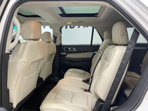 Used 2016 Ford Explorer Platinum image 29