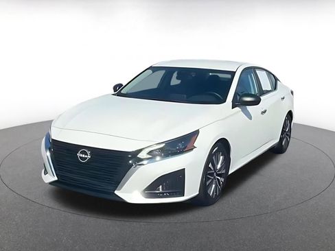 Used 2025 Nissan Altima 2.5 SV image 7