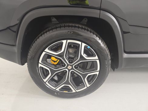 Used 2024 Rivian R1S Adventure AWD/4WD image 12