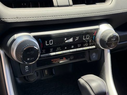 Used 2022 Toyota RAV4 XLE AWD/4WD image 10