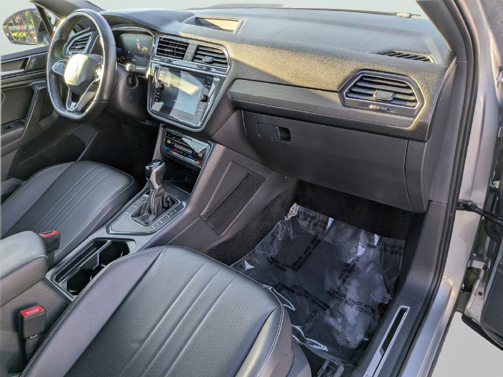 Certified 2023 Volkswagen Tiguan SE R-Line FWD image 11