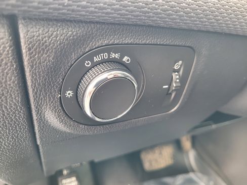 Used 2018 Chevrolet Cruze LS image 12