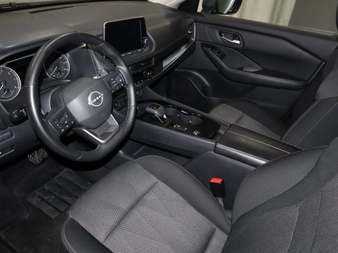 Certified 2025 Nissan Rogue SV image 24