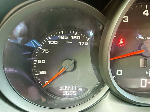 Used 2021 Porsche Macan image 13