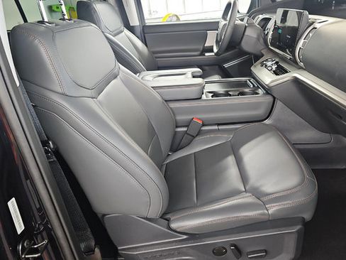 Used 2025 Ford Expedition Active AWD/4WD image 14