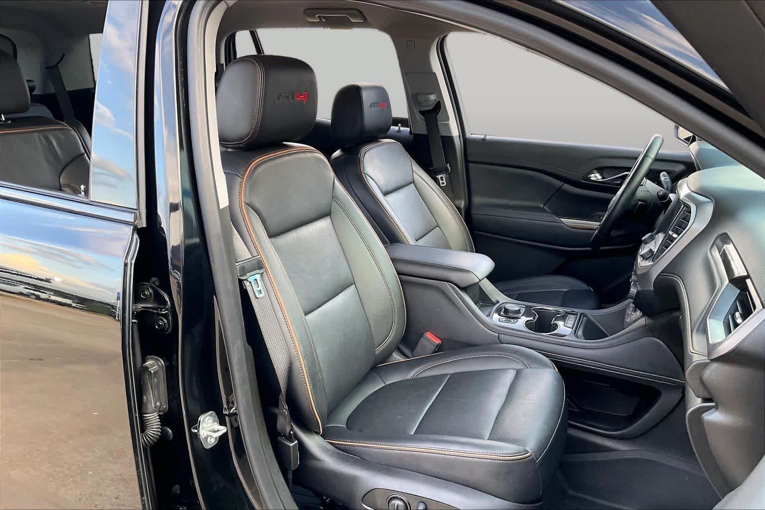 Used 2023 GMC Acadia AT4 w/ Technology Package AWD/4WD image 8