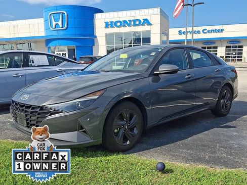 Used 2023 Hyundai Elantra SEL w/ Cargo Package FWD image 3