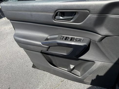 Certified 2025 Nissan Pathfinder SV AWD/4WD image 18