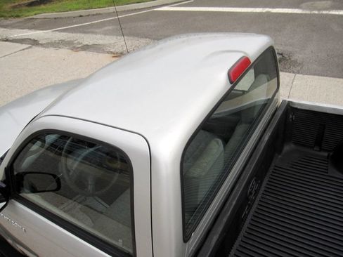 Used 2002 Toyota Tacoma 2WD Regular Cab image 16
