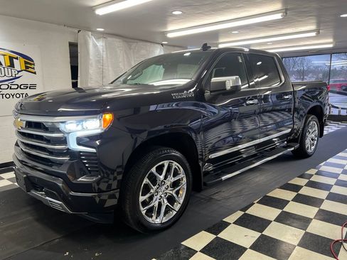 Used 2023 Chevrolet Silverado 1500 High Country w/ High Country Premium Package AWD/4WD image 4